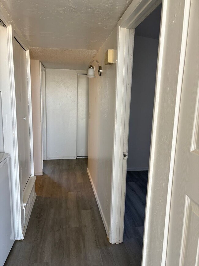 Building Photo - Cozy 3 bedroom 1 bathroom SFR