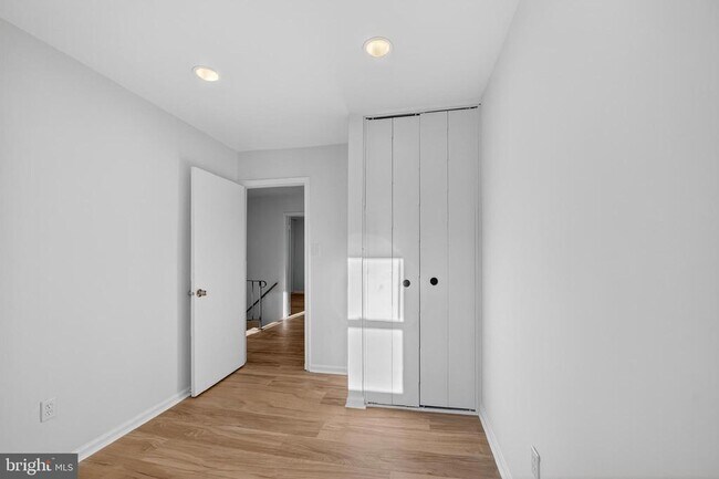 Building Photo - 224 Moore Dr