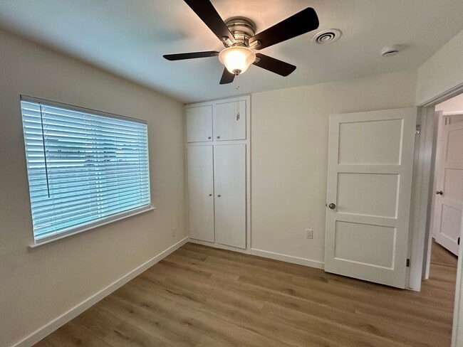 Building Photo - Fantastic San Lorenzo Village Home!   Move...