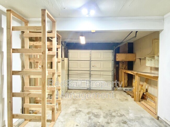 Building Photo - 1028 Anderson Way