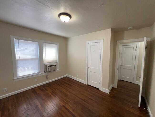 Building Photo - 1552 Lombardy St