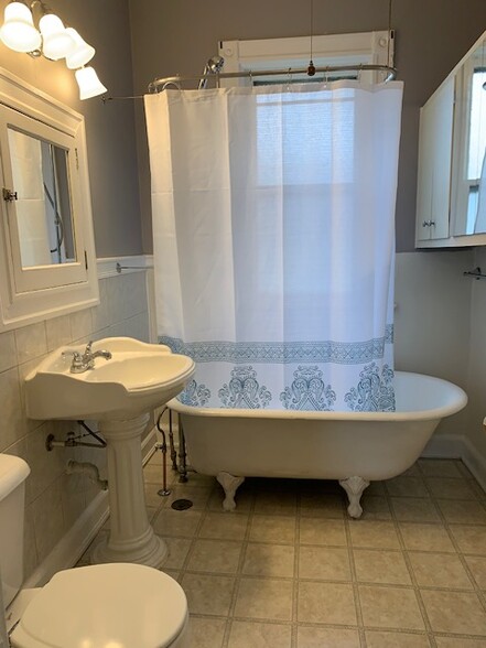 Bathroom - 2454 N Pierce St