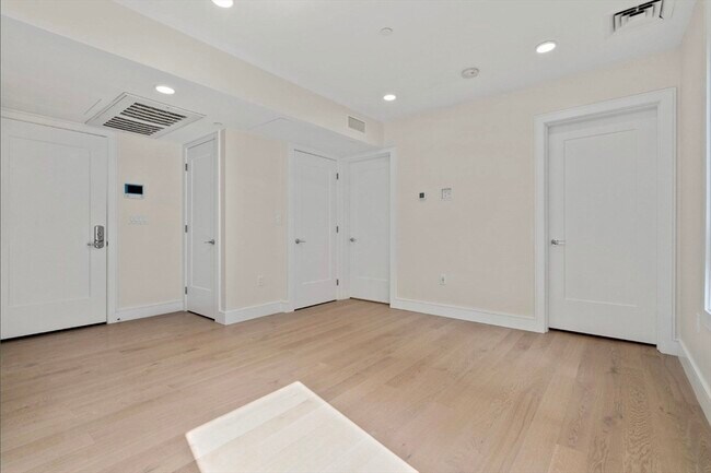 Building Photo - 301 Border St