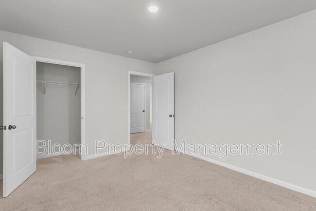 Building Photo - 227 Shortmarsh St