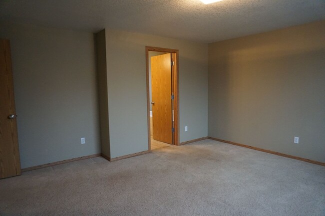 Building Photo - 6412 NE 78th Ave