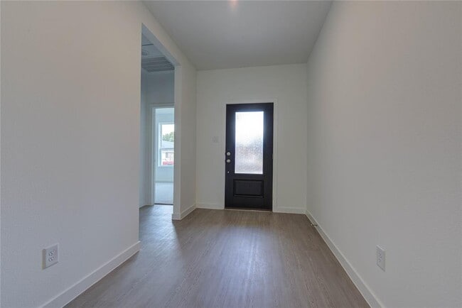 Building Photo - 400 Robin Ct