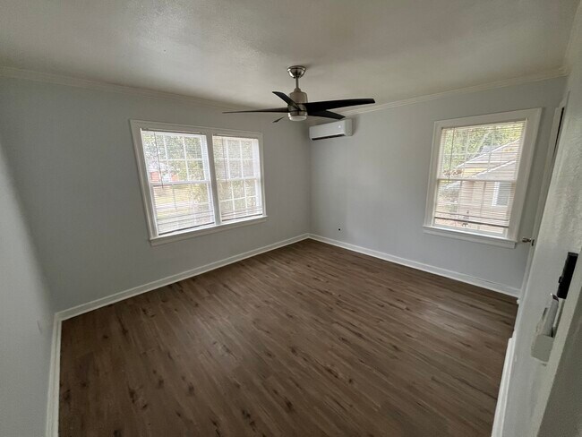 Building Photo - 521 Launcelot Rd