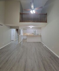 Building Photo - 3 bedroom Townhome