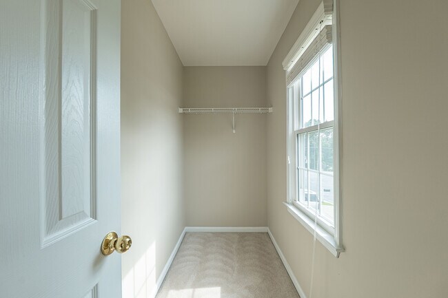 Building Photo - 315 Foe Creek Dr