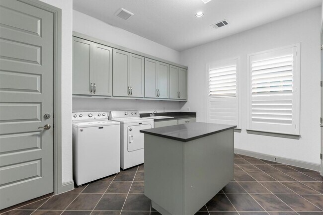 Building Photo - 16516 Leopold Trail