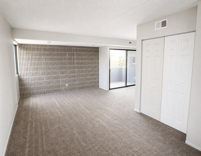 Interior Photo - EDMOND STREET -- 147