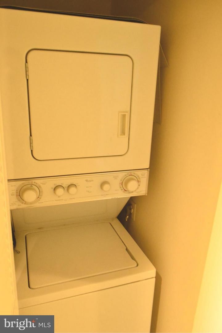 Building Photo - 1001 N Randolph St