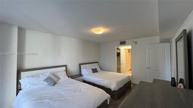 Building Photo - 1200 Brickell Bay Dr