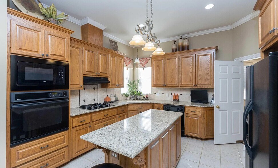 Kitchen - 10557 Sweetbrook Ave