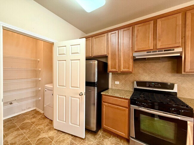 Building Photo - Updated Condo-1310 Parmer Ln.