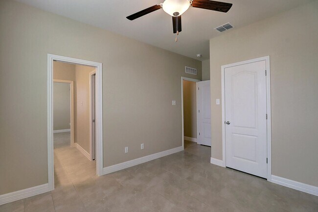 Building Photo - 2202 Crystal Bay Dr.