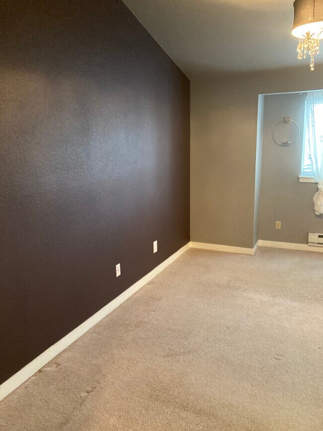 Building Photo - Luxury Condo