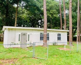 Building Photo - Cozy 2 Bed/1 Bath Home with Fenced Yard!