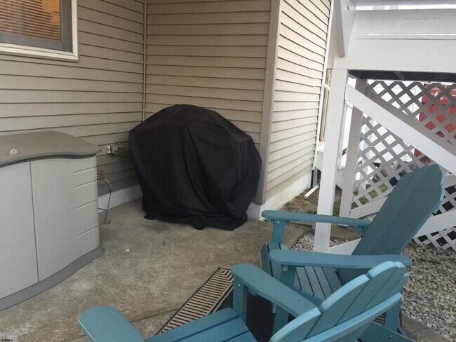 Building Photo - 205 3rd St S