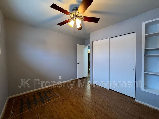 Building Photo - 333 Riverview 4 W