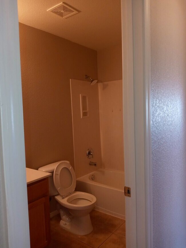 Building Photo - 9900 Sunshine Mesa Dr NW
