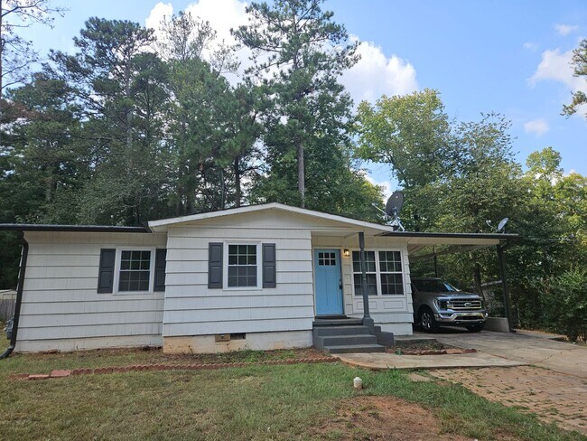 Building Photo - Renovated Marietta Bungalow