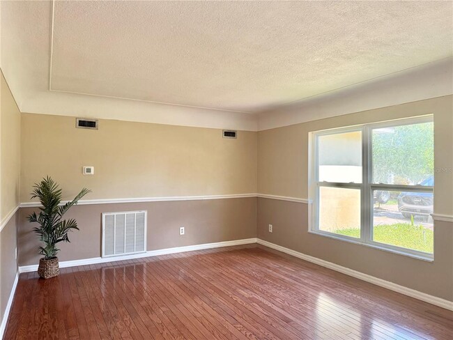 Building Photo - 2523 Krueger Ln
