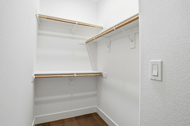 Building Photo - 621 Cinnamon Cir