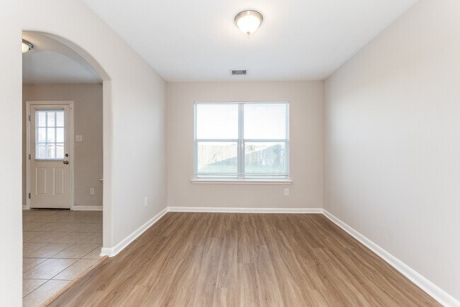 Building Photo - 1006 Vernage Rd
