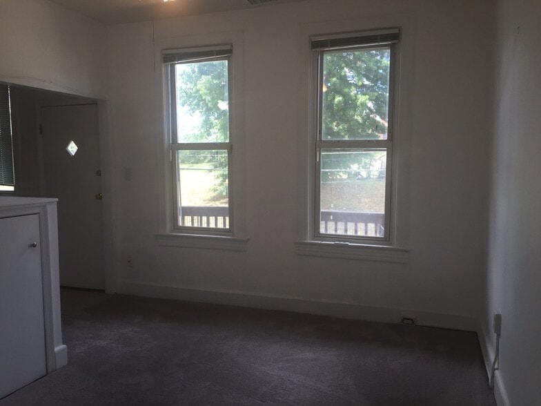 Dining Room - 126 R St NE