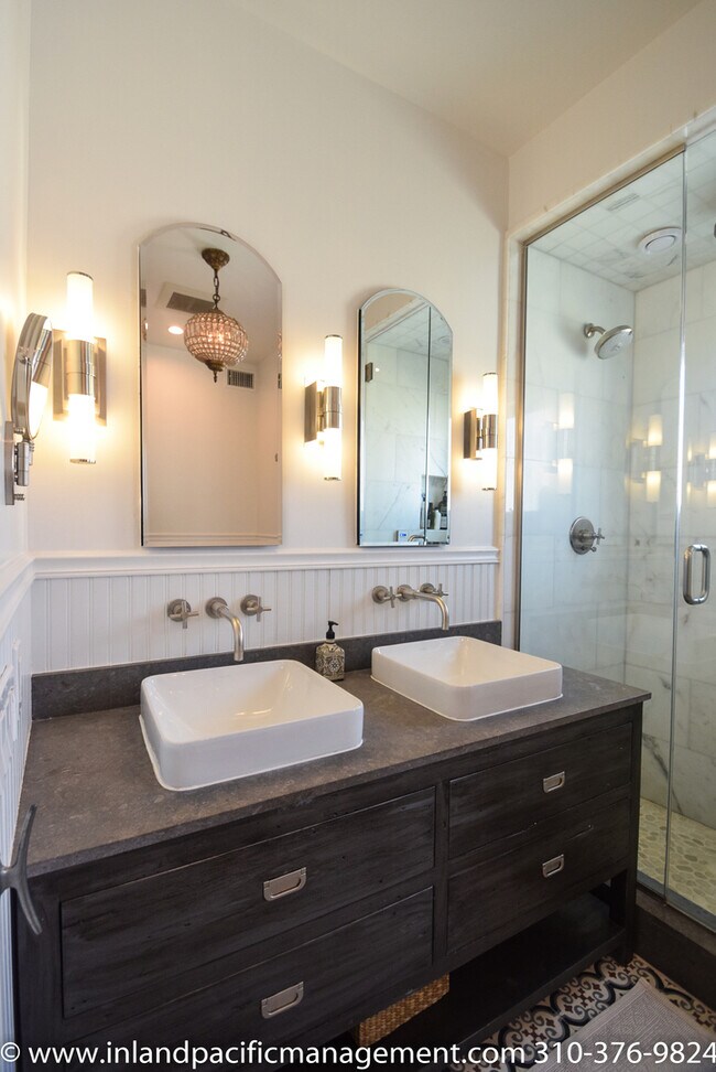 Building Photo - Exquisitely Remodeled Craftsman Style Home