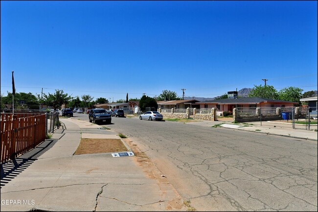 Building Photo - 10324 Newport Dr