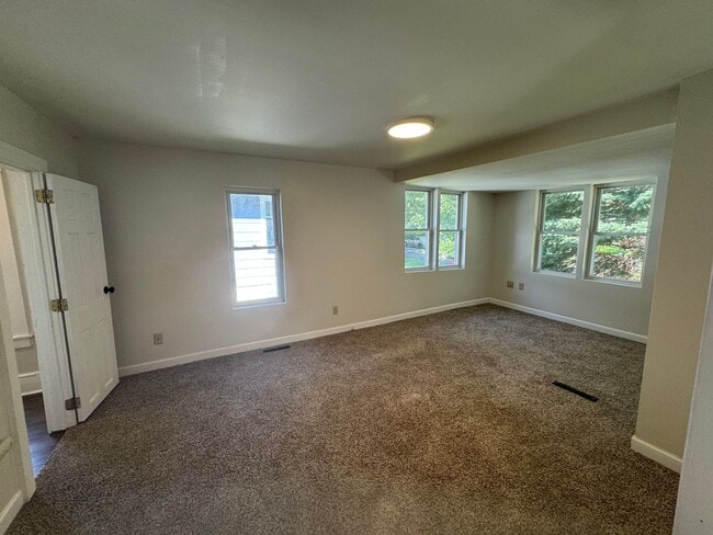 Building Photo - Gorgeous 3 Bedroom UPDATED Single Family Home