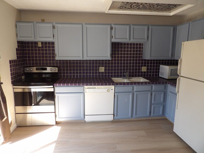 Building Photo - 6419 Village Ln