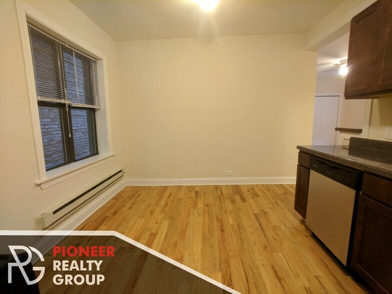 Building Photo - 3721 N Pine Grove Ave