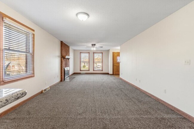 Building Photo - Stonebridge 3840/3842