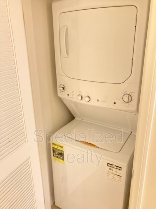 Building Photo - 10921 Whipple St