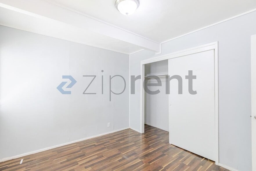 Building Photo - Unit