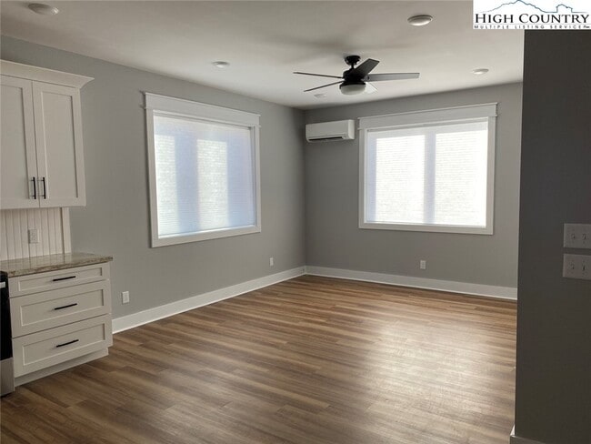 Building Photo - 251 Cherry Dr