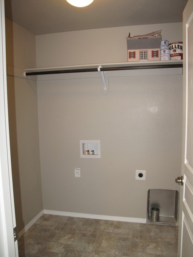 Building Photo - VILLAGE AT COLD SPRINGS