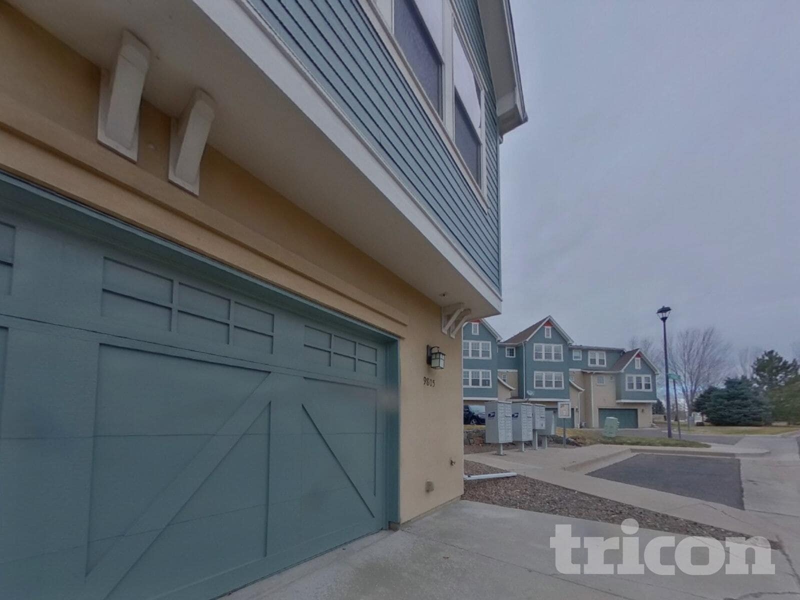 Building Photo - 9805 W Hinsdale Pl