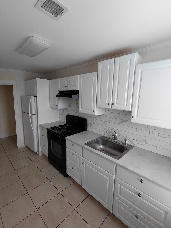 Building Photo - Riverview Apartments