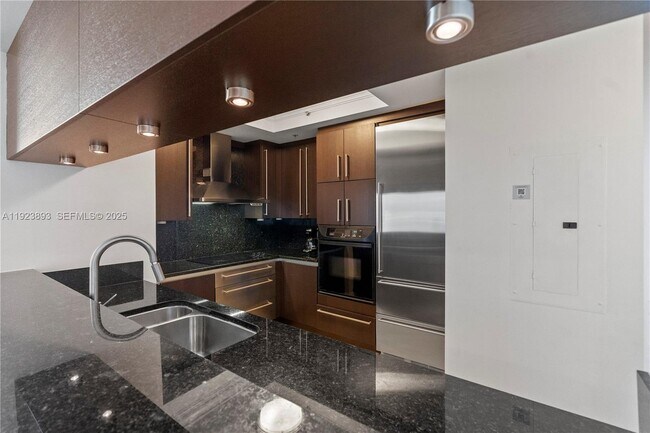 Building Photo - 3400 SW 27th Ave