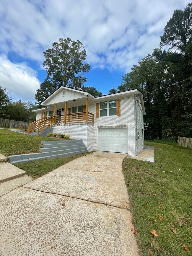 Building Photo - 3013 Michael Dr SW