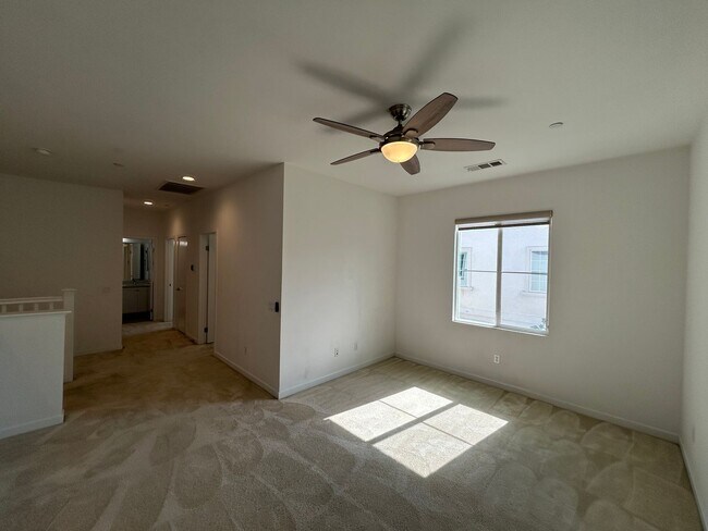 Building Photo - Stunning 4 Bedroom 3 Bath Plus Loft Home in Costa Mesa