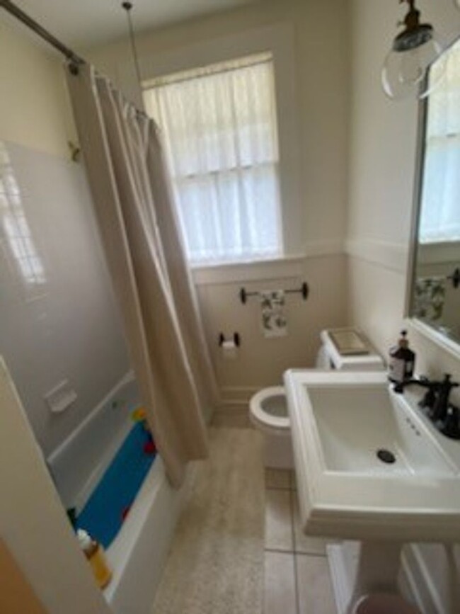 Building Photo - 6BR Home Newly Renovated One Block From Tu...