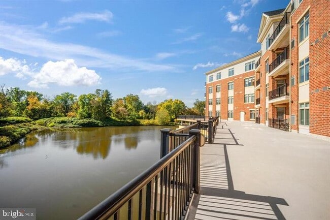 Building Photo - 266 Carson Terrace