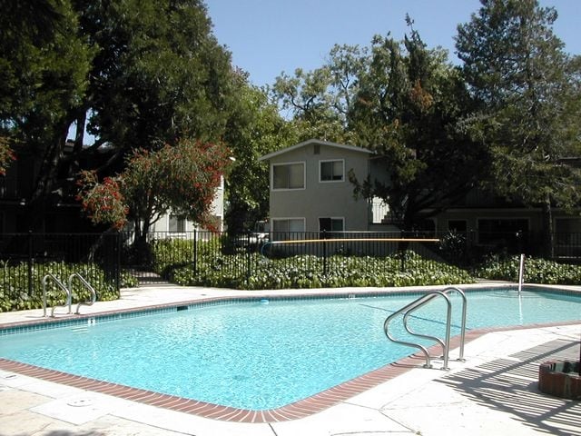 Building Photo - Vaca Villa Apts