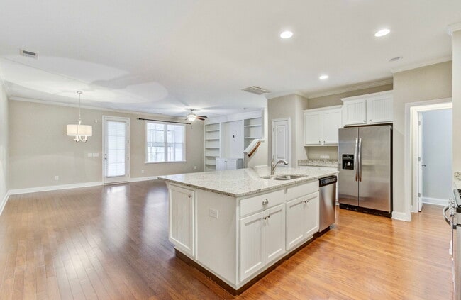 Building Photo - 2005 Kings Gate Ln