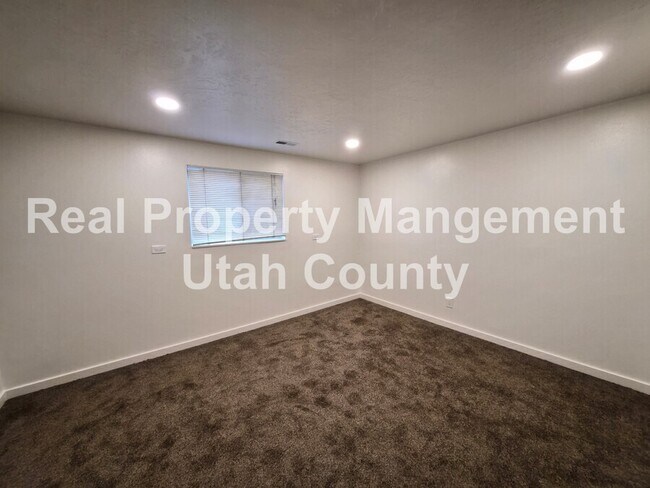 Building Photo - 1146 W 100 N